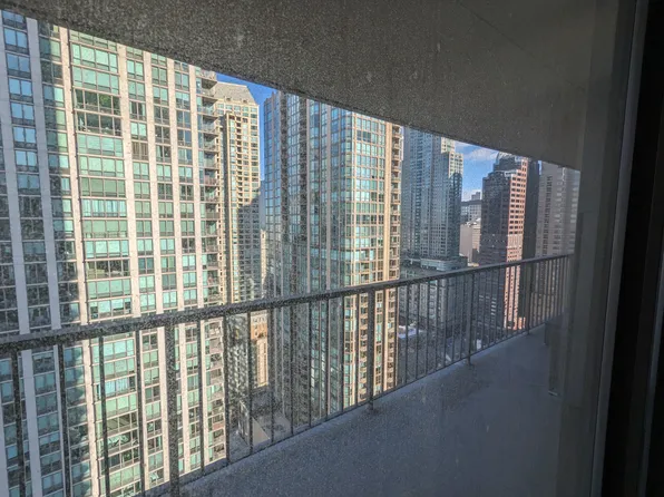 10 E Ontario St, Chicago, IL