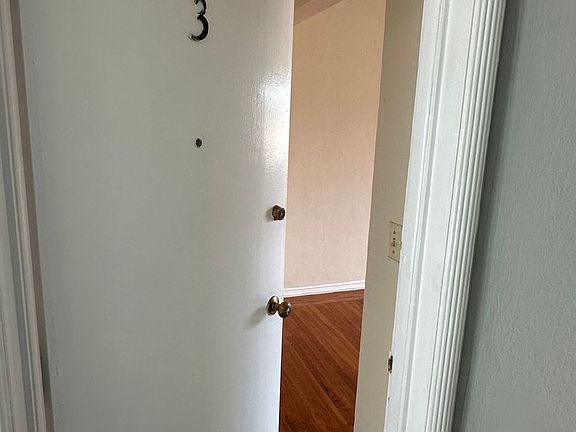 2nd image of 2641 Ivy Dr APT 3