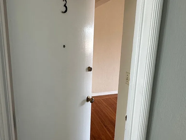 2641 Ivy Dr — Photo 2