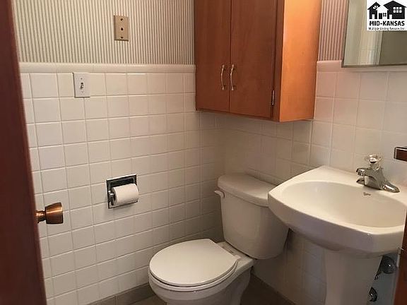 2nd image of 820 N West St