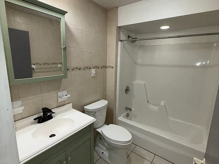 208 W Genesee St — Photo 8