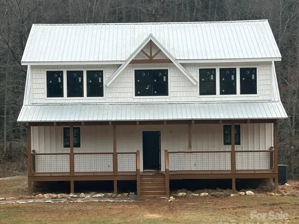 150 Light Waters Dr, Cullowhee, NC 28723