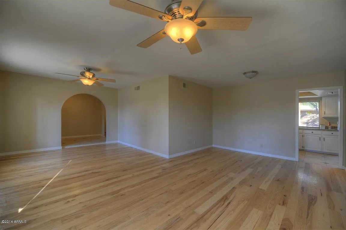 4 bed, 2204 sqft, $4,000 — Photo 4