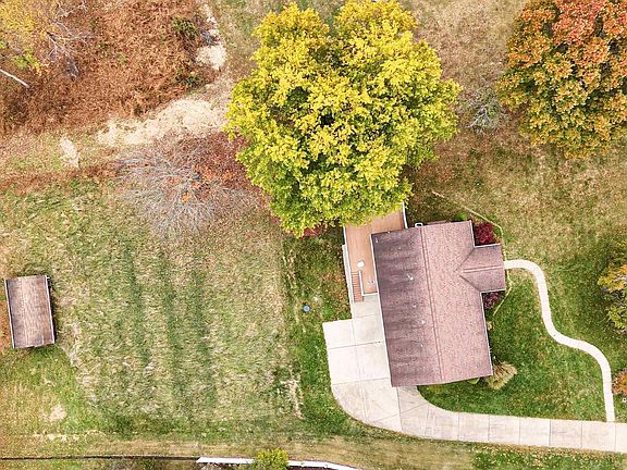 5th image of 264 Lynn Acres