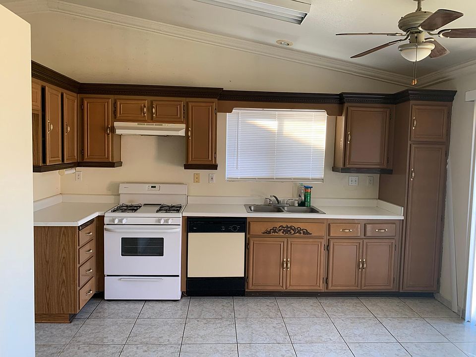 2nd image of 1013 Sunset St