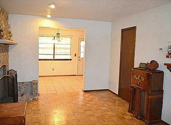 5th image of 621 N Markwell Ave