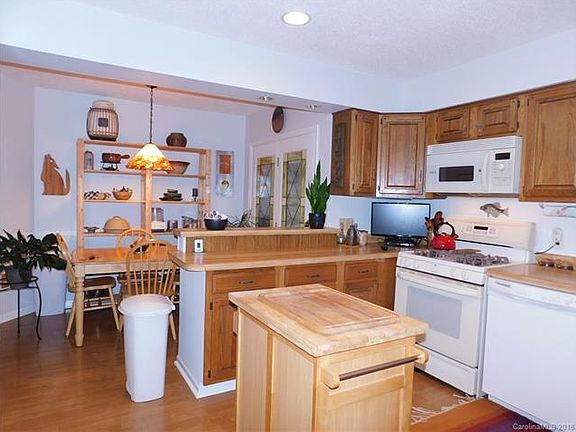 4th image of 205 Chinquapin Oak Ln