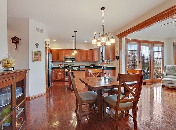 4th image of 814 Diamond Head Dr E