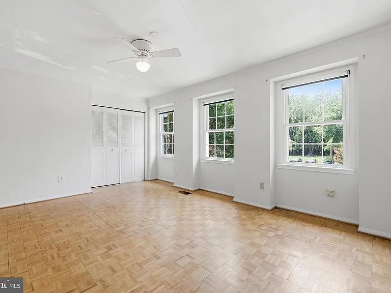 8350 Glastonbury Ct — Photo 17