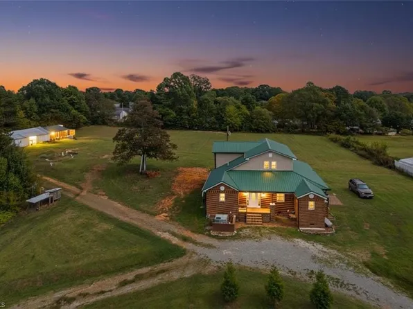 106 Emlee St, Lexington, NC 27295