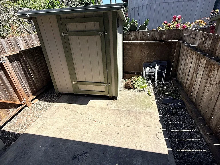 422 Winchester Dr — Photo 6