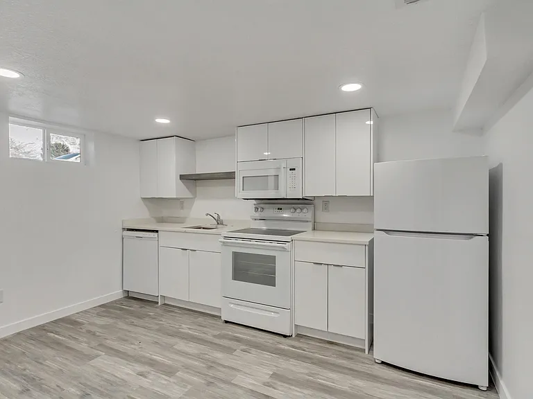 235 N 800 E — Photo 7