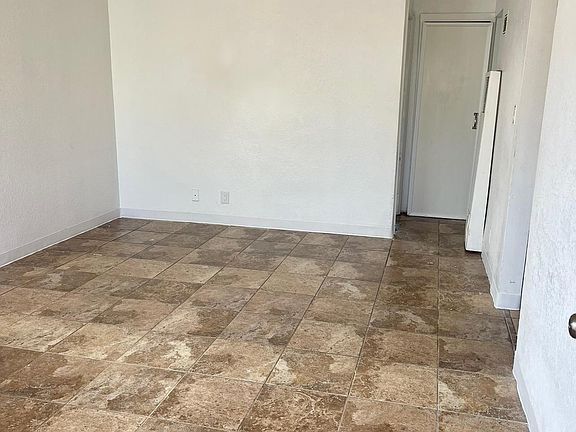3rd image of 422 Rose Dr