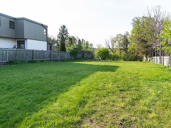 5th image of 138 Riverbank Dr