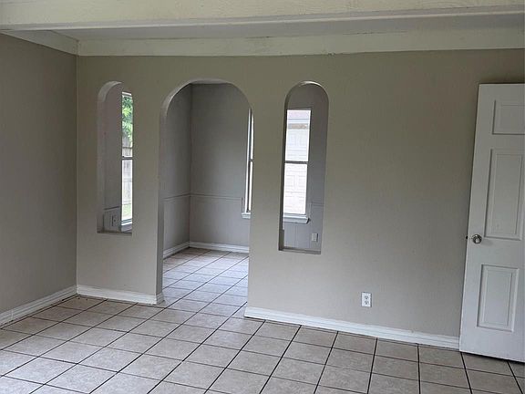 3rd image of 1209 Glenn Ave