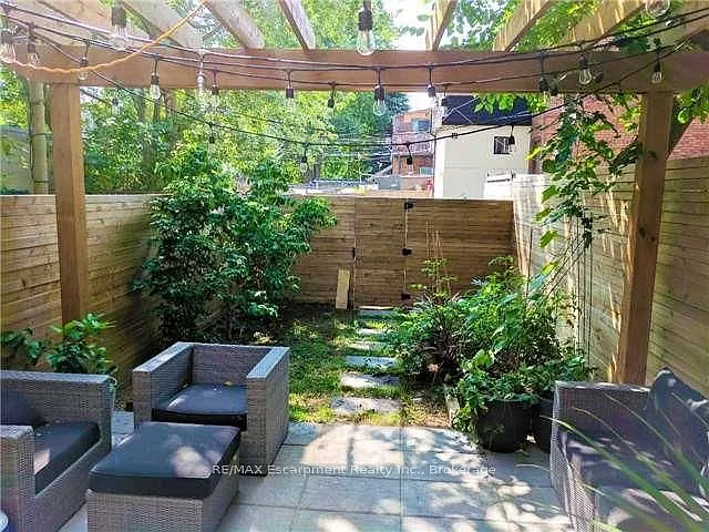 2557 Dundas St W #1 — Photo 7