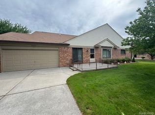 20433 Birch Meadow Dr, Clinton Township, MI 48036