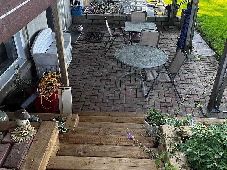 122 Bay St E — Photo 11