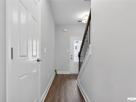 5th image of 110 Greenview Ct