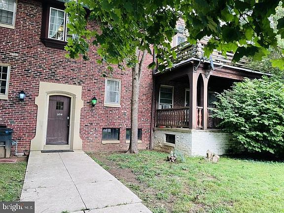 2nd image of 109 Hollywood Ave
