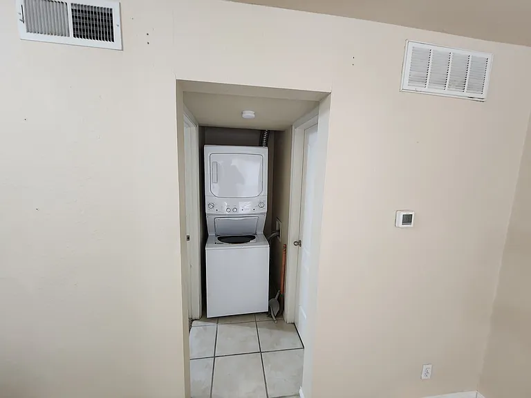 2220 Leon St #101B — Photo 6