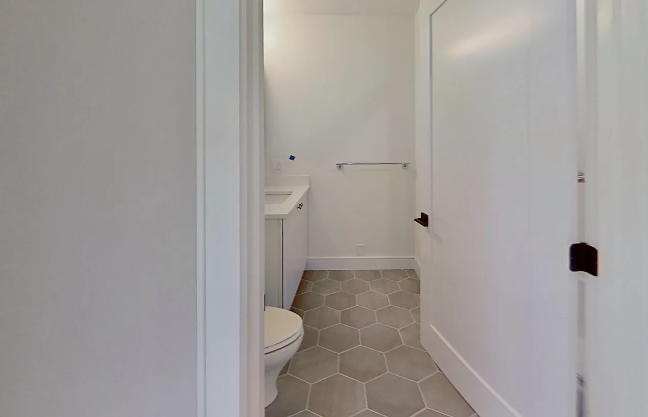 2 bed, 1.0 bath, 860 sqft, $3,695 — Photo 2