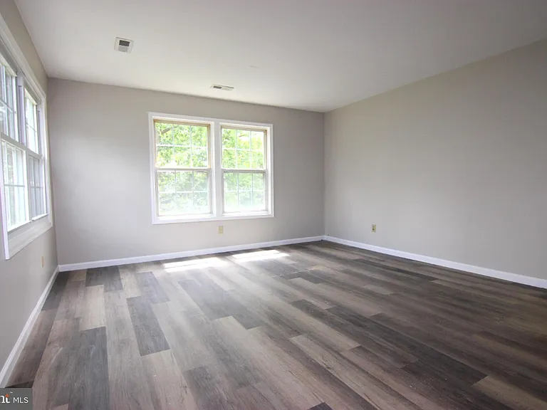 228 Spring House Ln — Photo 6