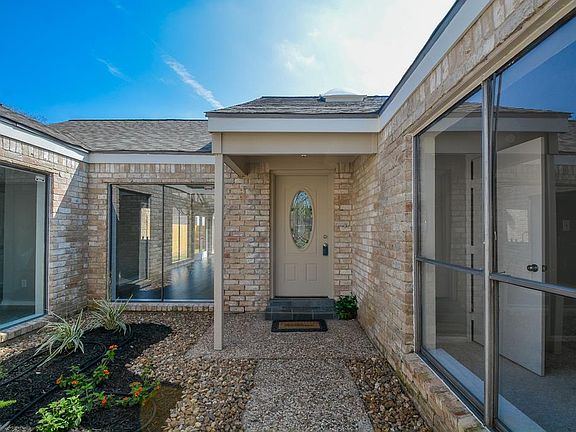 3rd image of 7107 Plaza Del Sol Dr