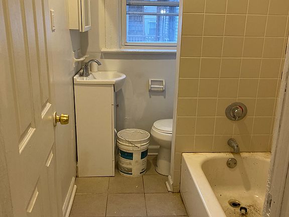 4th image of 326-28 Amherst St