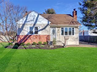 93 Peterson St, Brentwood, NY 11717