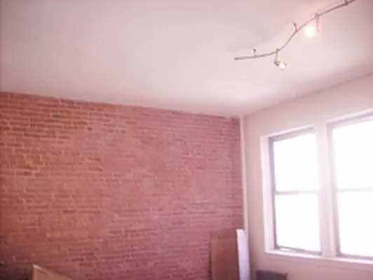 Rented by Perry Associates NYC Inc | media 33