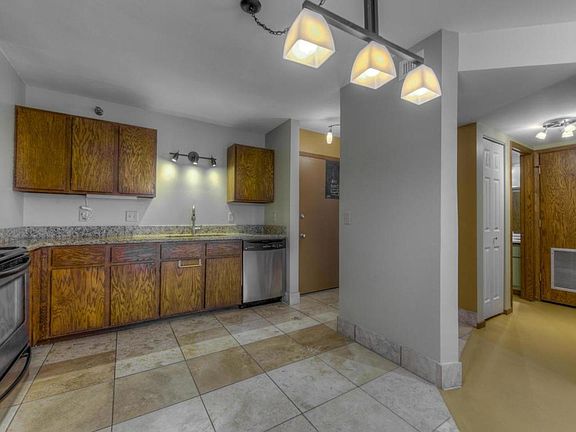 3rd image of 26 10th St W Unit 406