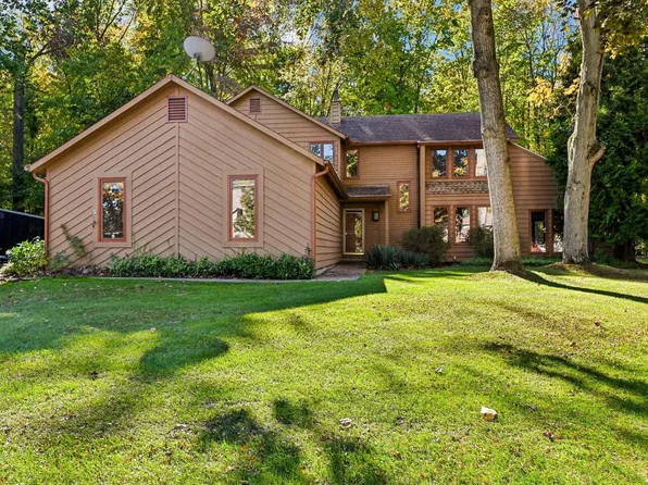 116 Westchester Dr, Amherst, OH 44001