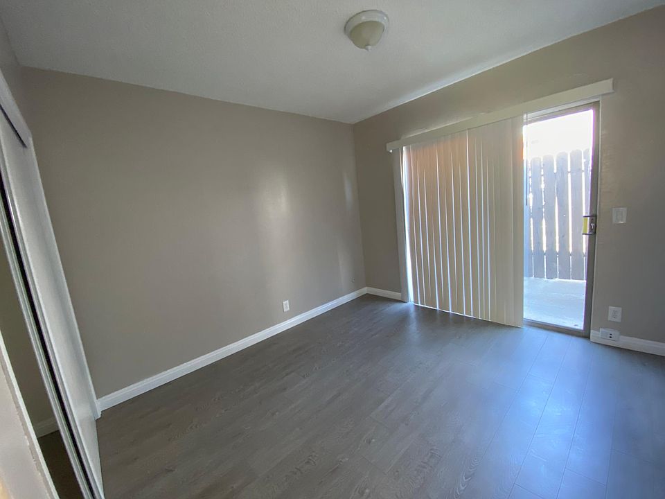 1st image of 225 Palmetto Dr #3