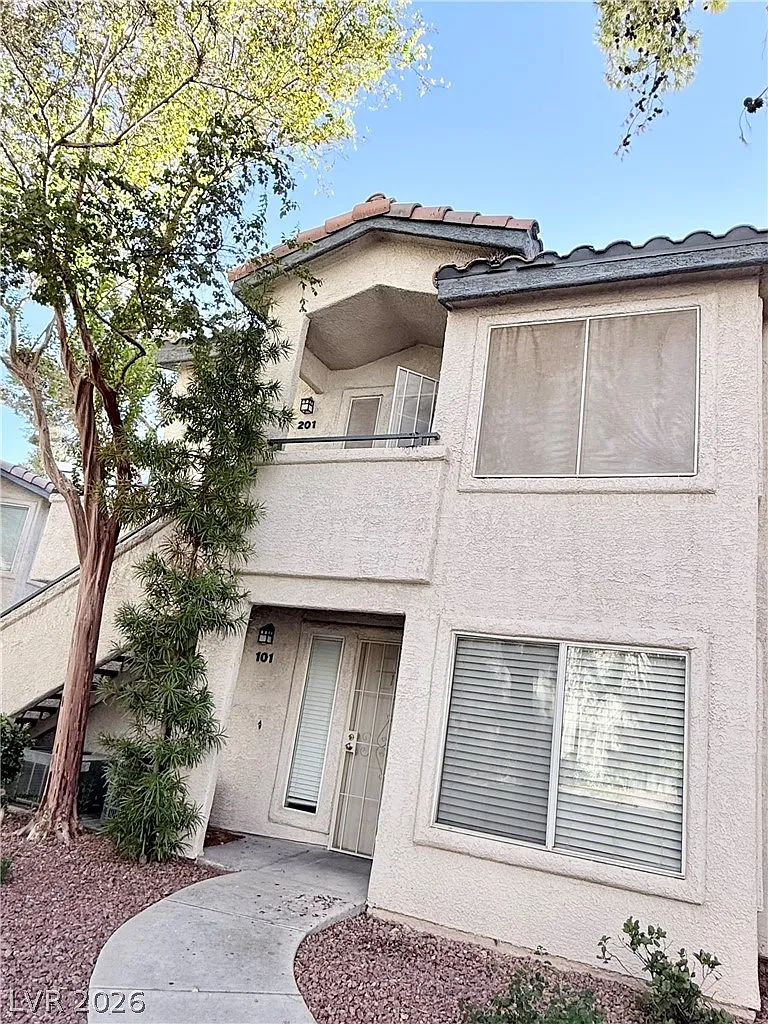 2 bed, 2.0 bath, 987 sqft, $1,350 — Photo 3