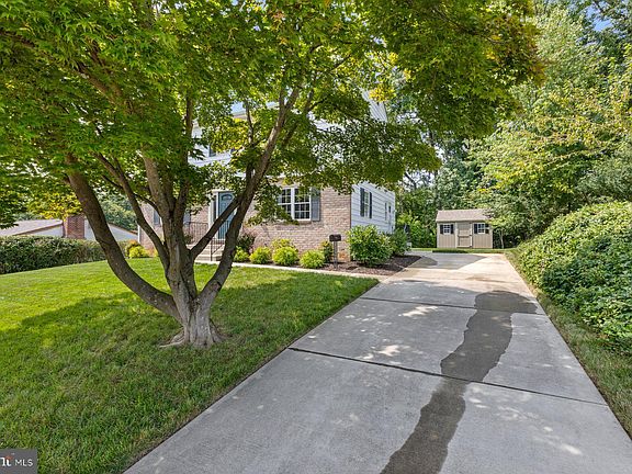 3rd image of 1420 Pleasant Valley Dr