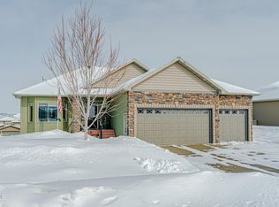 608 Canyon Rd, Mandan, ND 58554