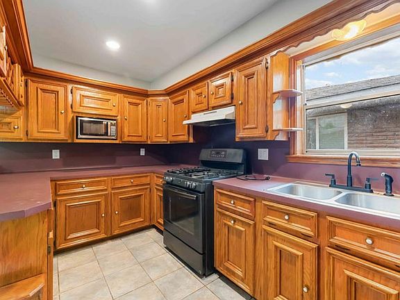 4th image of 1903 Scarborough Ln
