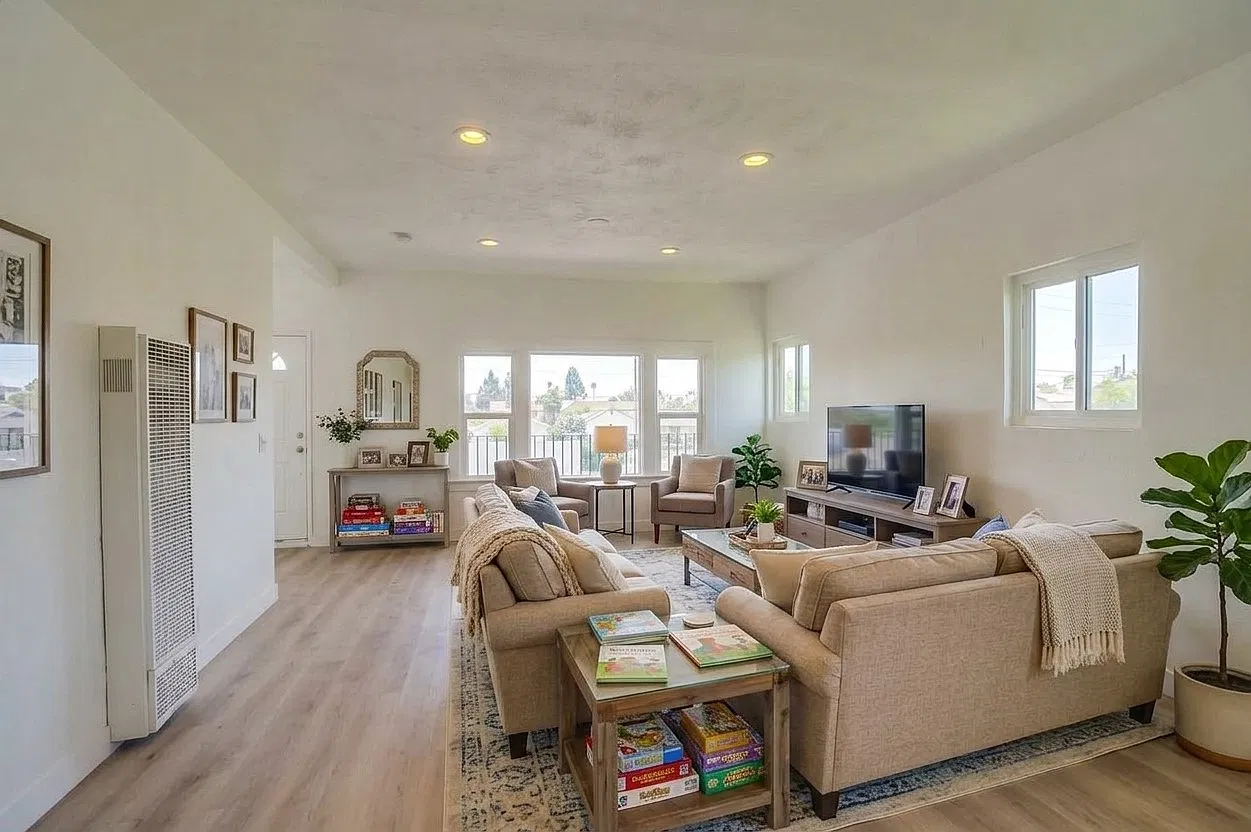 3085 Inez St — Photo 3
