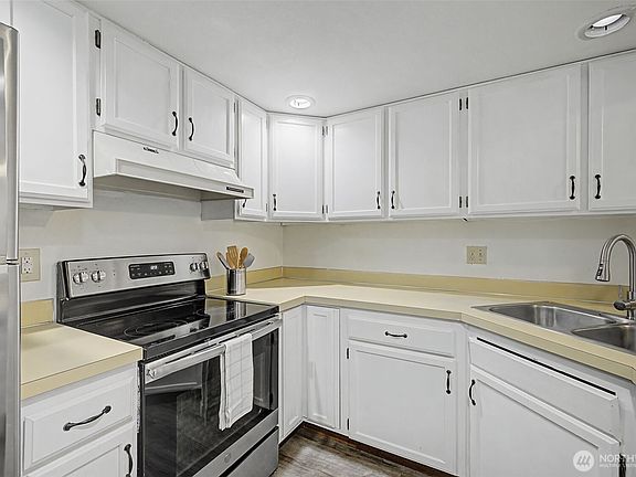 5th image of 15209 Sunwood Blvd #B 21