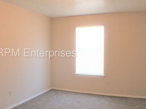 5th image of 4825 Kristie Dr APT 1