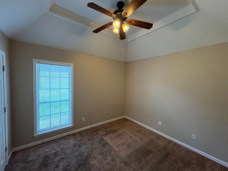 161 Mayfair Ln — Photo 12