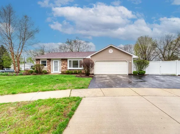 935 Pioneer Ct, Roselle, IL 60172