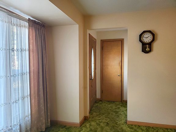 5th image of 5051 W Cornelia Ave