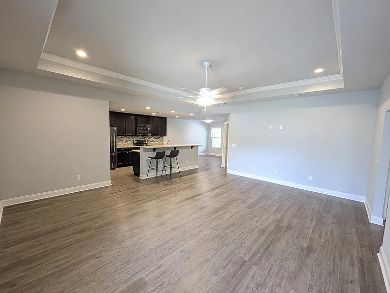 1827 Sundown Dr — Photo 2