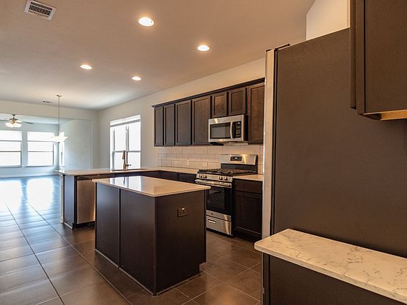 4th image of 909 Durness Dr
