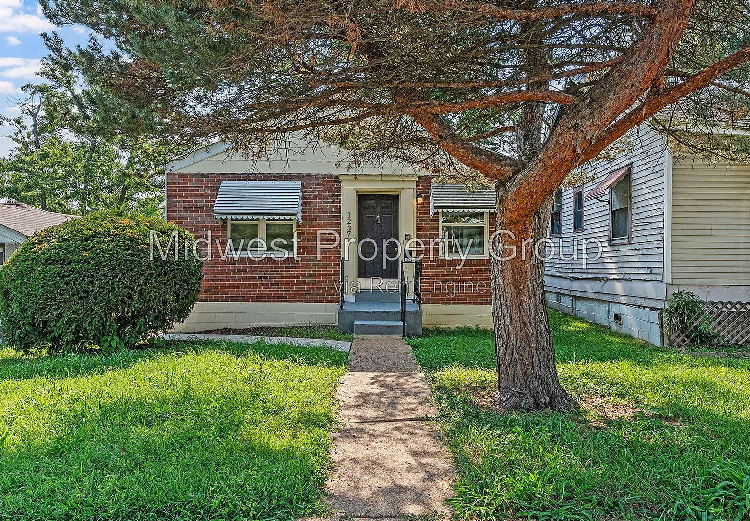 3 bed, 1.0 bath, 912 sqft, $1,495 — Photo 1