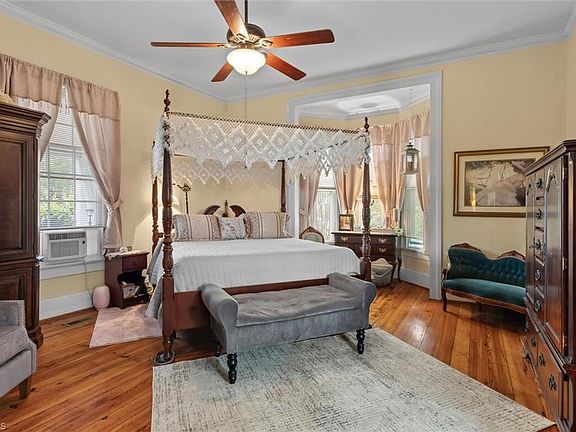 5th image of 519 Maple St