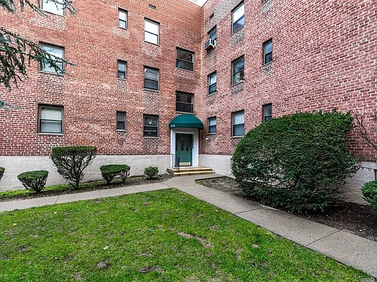 Sold by Douglas Elliman | media 26