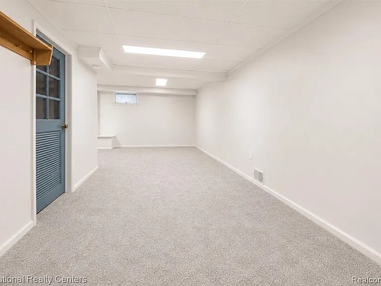 229 Linden St — Photo 21